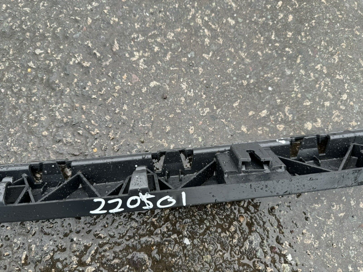 MERCEDES GLA CLASS BRAKET BUMPER BELAKANG 5 Pintu Estate A1568850065