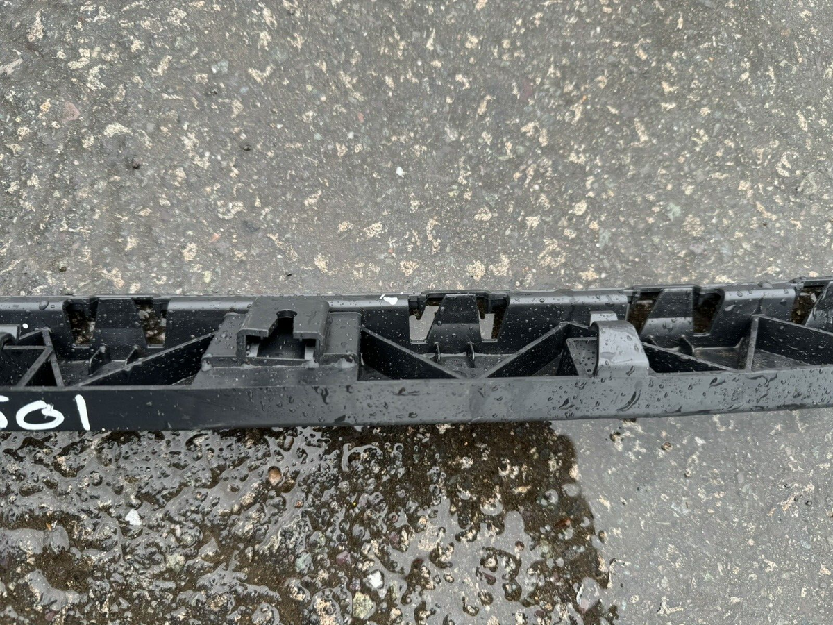 MERCEDES GLA CLASS BRAKET BUMPER BELAKANG 5 Pintu Estate A1568850065
