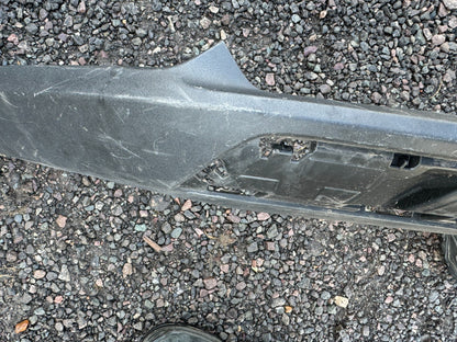VOLVO C40 2022-2023 SPOILER BAWAH/TRIM BUMPER DEPAN RECHARGE WARNA HITAM - ORIGINAL
