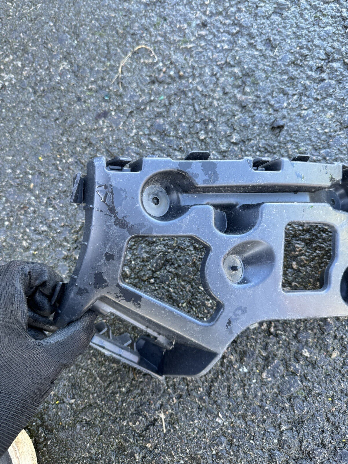RENAULT CAPTUR MK1 BREKET DUDUKAN BUMPER BELAKANG KANAN DRIVER SIDE 852220257R