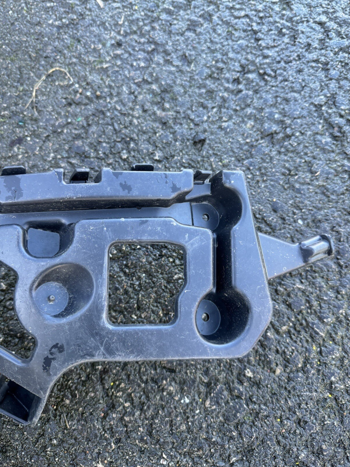 RENAULT CAPTUR MK1 BREKET DUDUKAN BUMPER BELAKANG KANAN DRIVER SIDE 852220257R
