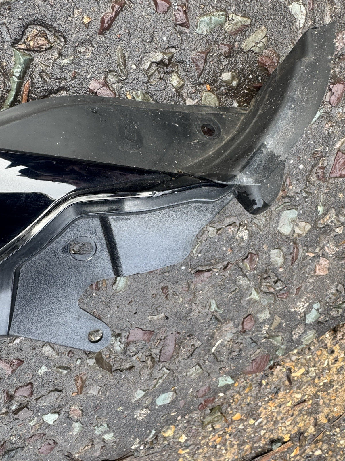 LR RANGE ROVER VELAR L560 Windshield Right Vertical Trim J8A2-025A52-A 2018