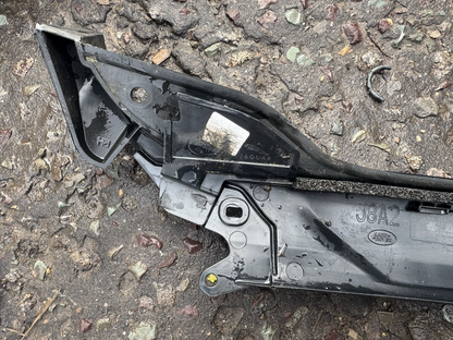LR RANGE ROVER VELAR L560 Windshield Right Vertical Trim J8A2-025A52-A 2018