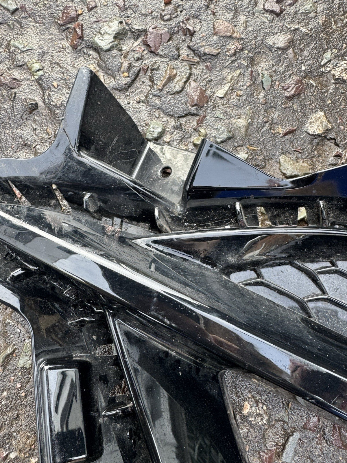 MG ZS TRIM GRILL LAMPU KABUS BUMPER DEPAN SISI KIRI 2022 10694868