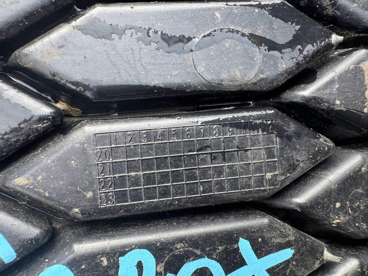 8uo807682T กระจังหน้าตัวนอก แท้ audi