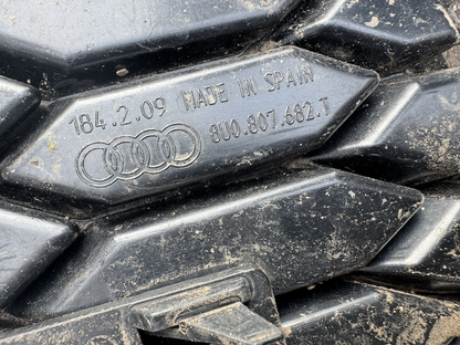 8uo807682T กระจังหน้าตัวนอก แท้ audi