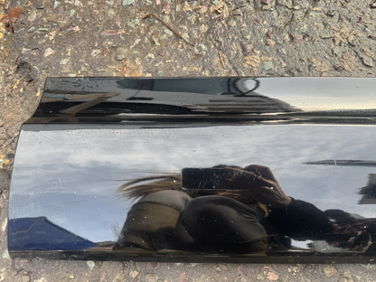 HY3M-21064-A Land Rover Discovery 5 Front Right Door Lower Cladding Mould Trim*