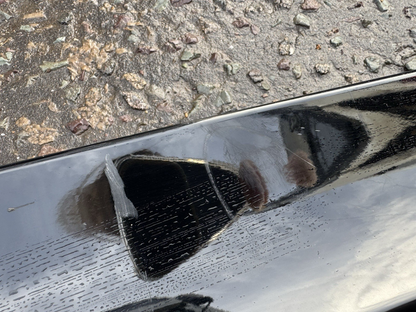 HY3M-21064-A Land Rover Discovery 5 Front Right Door Lower Cladding Mould Trim*
