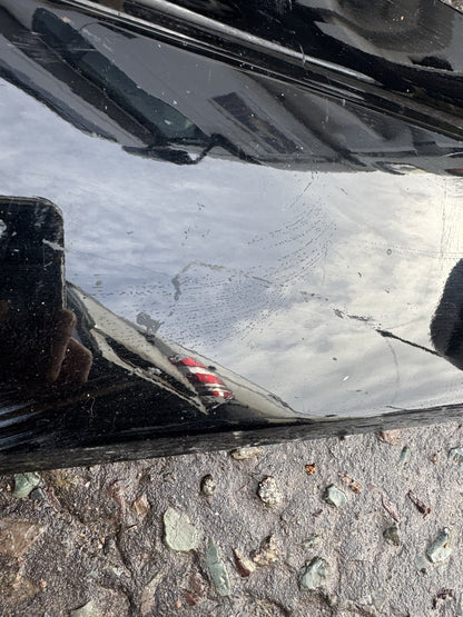 HY3M-21064-A Land Rover Discovery 5 Front Right Door Lower Cladding Mould Trim*