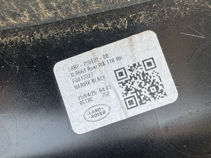 คิ้วซุ้มล้อหลังขวา Land Rover Defender L663 2022 L8B2-290E22-BB แท้