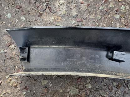คิ้วซุ้มล้อหลังขวา Land Rover Defender L663 2022 L8B2-290E22-BB แท้