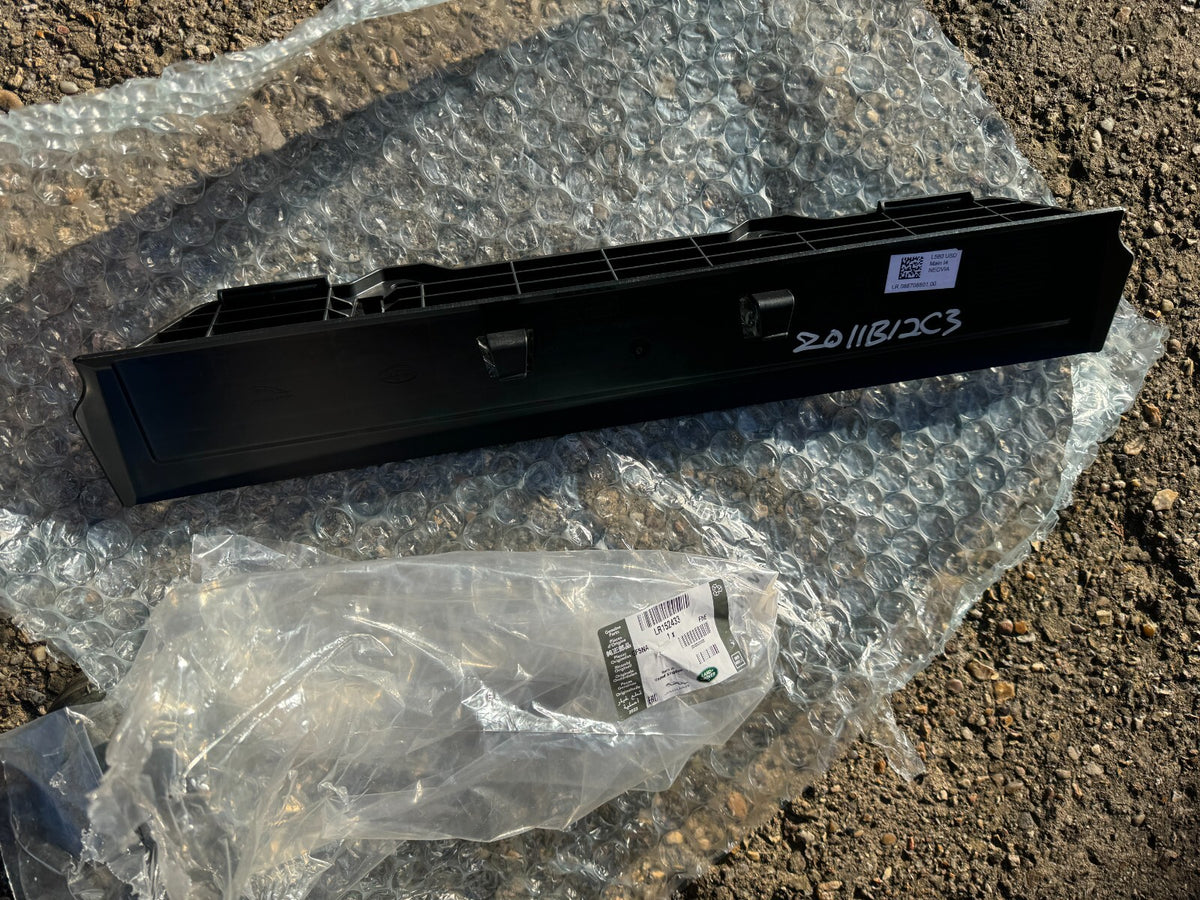 全新原廠 LAND ROVER RANGE ROVER VELAR 前水箱罩導風板 LR152433