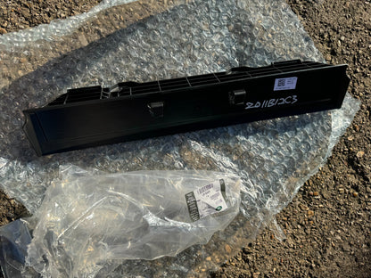 全新原廠 LAND ROVER RANGE ROVER VELAR 前水箱罩導風板 LR152433
