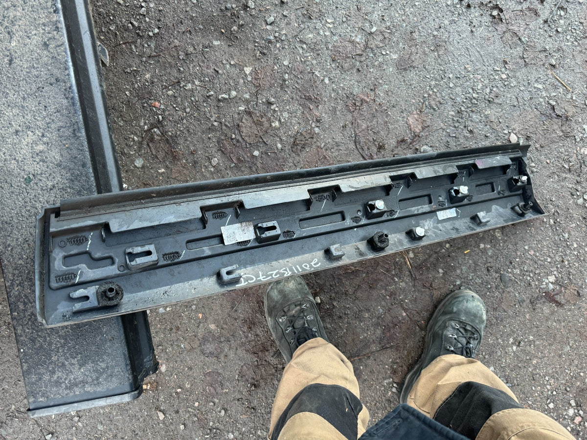 Jaguar F-Pace 2017 Left front door trim molding HK8321065A