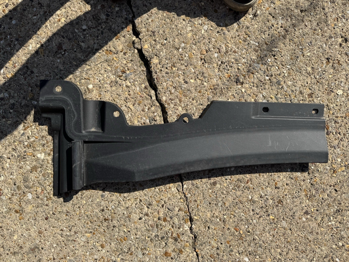 Land Rover Defender LH  wiper trim cover 110 2022 5.0 V8 L663 L8B2-021B57-BE
