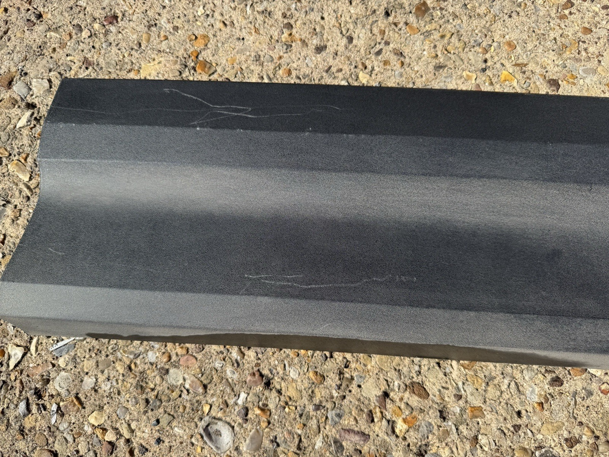 VOLVO XC40 536 Front Right Door Lower Molding 32409185 2.0 28791279