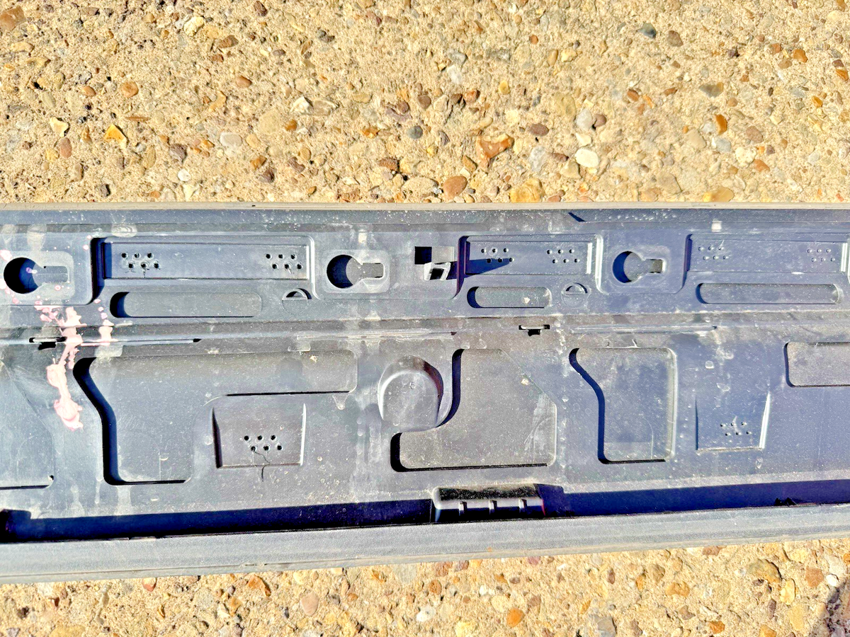 VOLVO XC40 536 Front Right Door Lower Molding 32409185 2.0 28791279