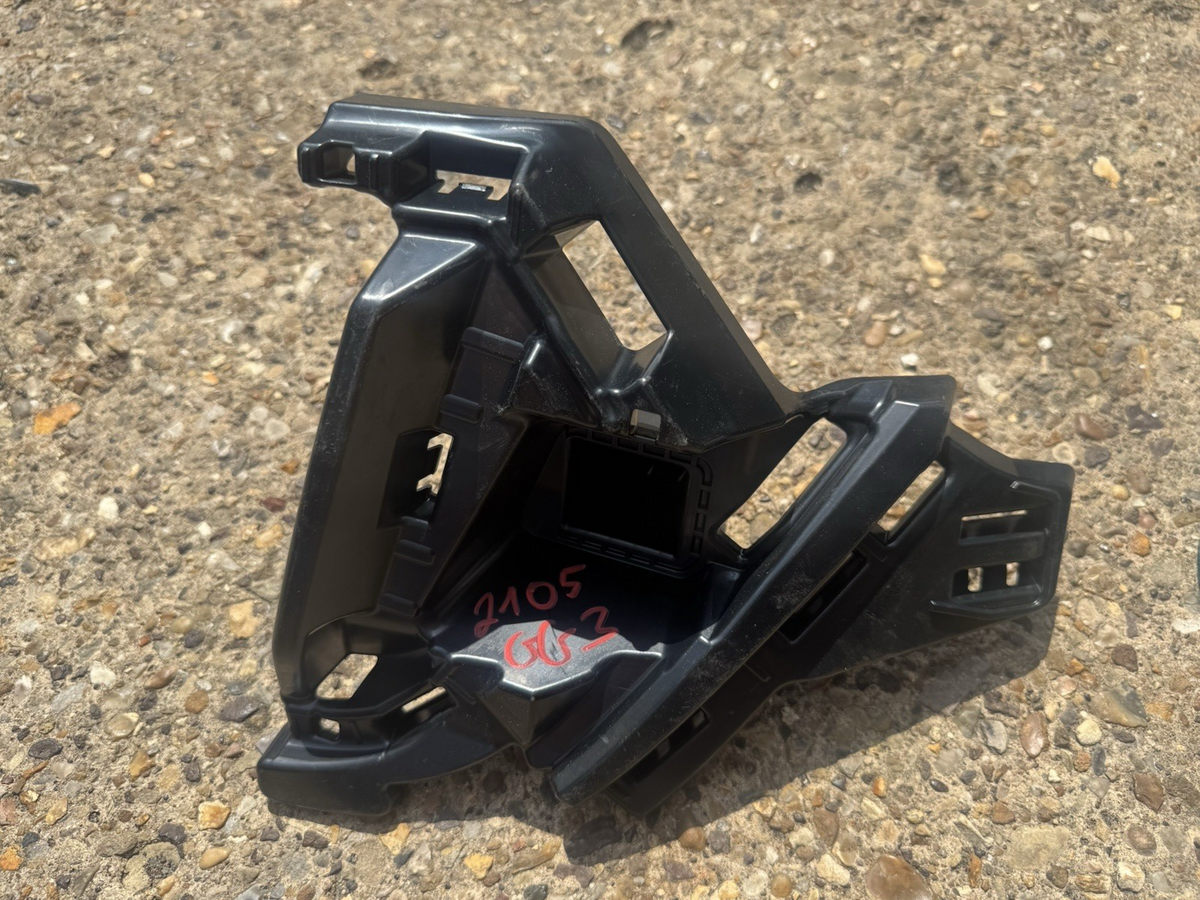 Skoda Octavia Front Bumper Grill Left Side Bracket 2020-2024 5E3807723 Genuine