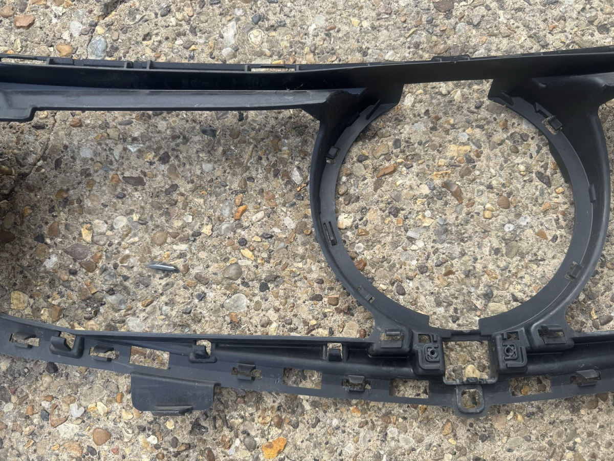 MERCEDES EQC N293 FRONT RADIATOR GRILL BRACKET GENUINE A2938884700