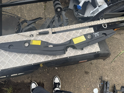 2014 TOYOTA PRIUS แผงยึดหม้อน้ำ ตัวบน ฝาครอบรองรับหม้อน้ำ 5328947032 OEM