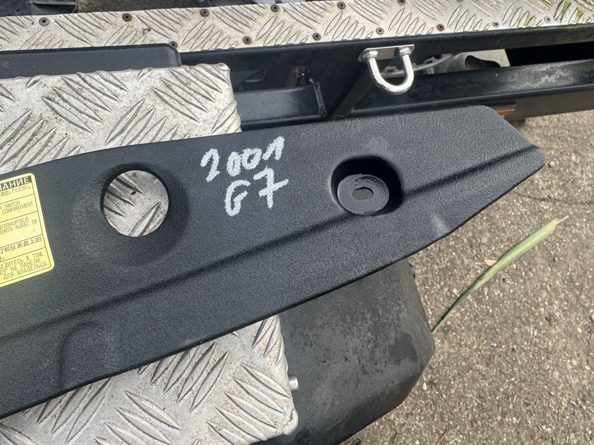 2014 TOYOTA PRIUS แผงยึดหม้อน้ำ ตัวบน ฝาครอบรองรับหม้อน้ำ 5328947032 OEM