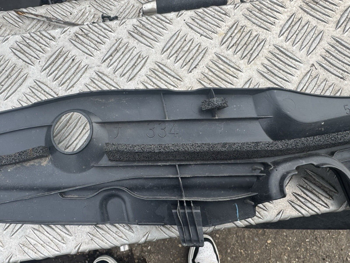 2014 TOYOTA PRIUS แผงยึดหม้อน้ำ ตัวบน ฝาครอบรองรับหม้อน้ำ 5328947032 OEM