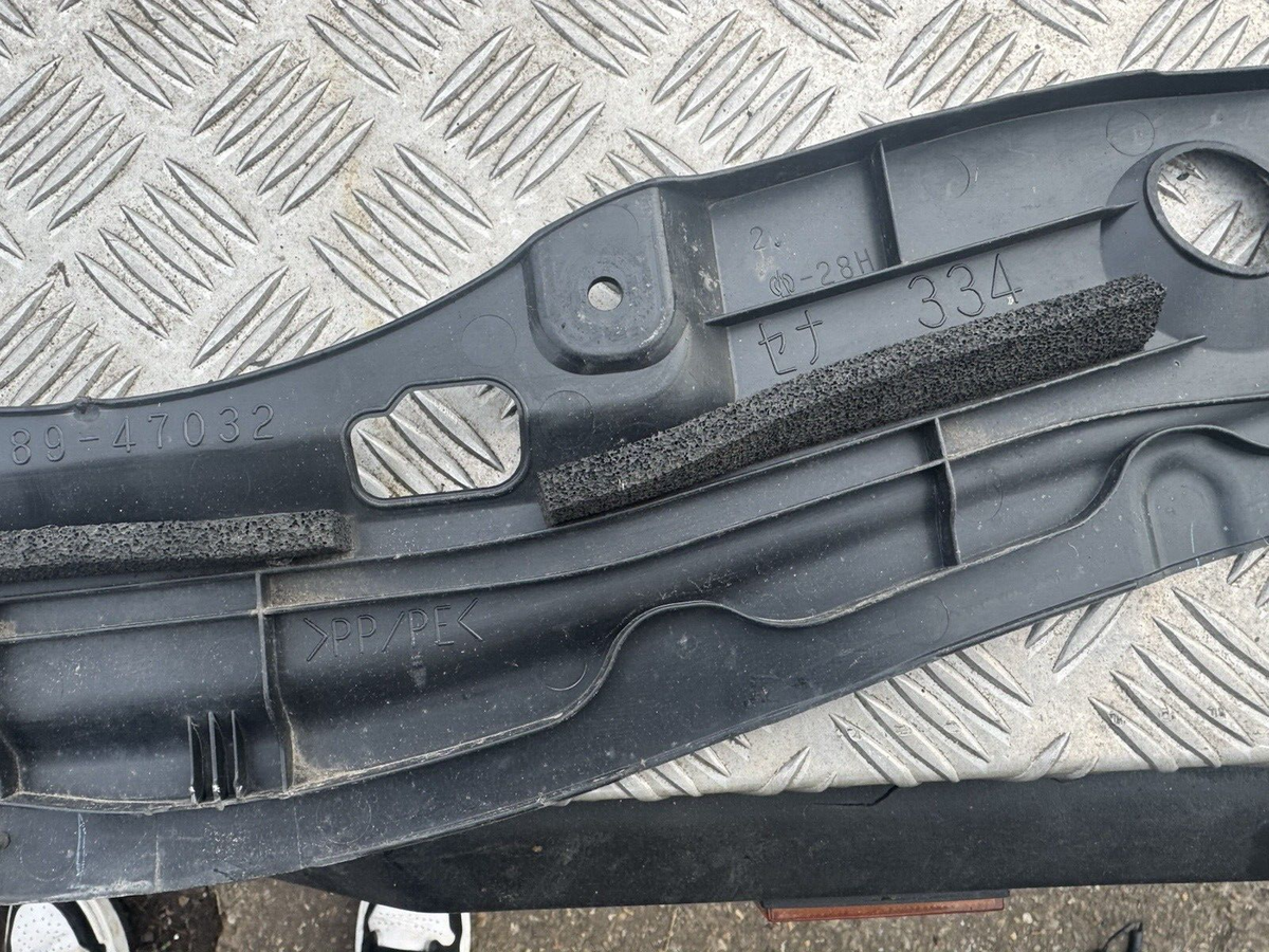 2014 TOYOTA PRIUS แผงยึดหม้อน้ำ ตัวบน ฝาครอบรองรับหม้อน้ำ 5328947032 OEM
