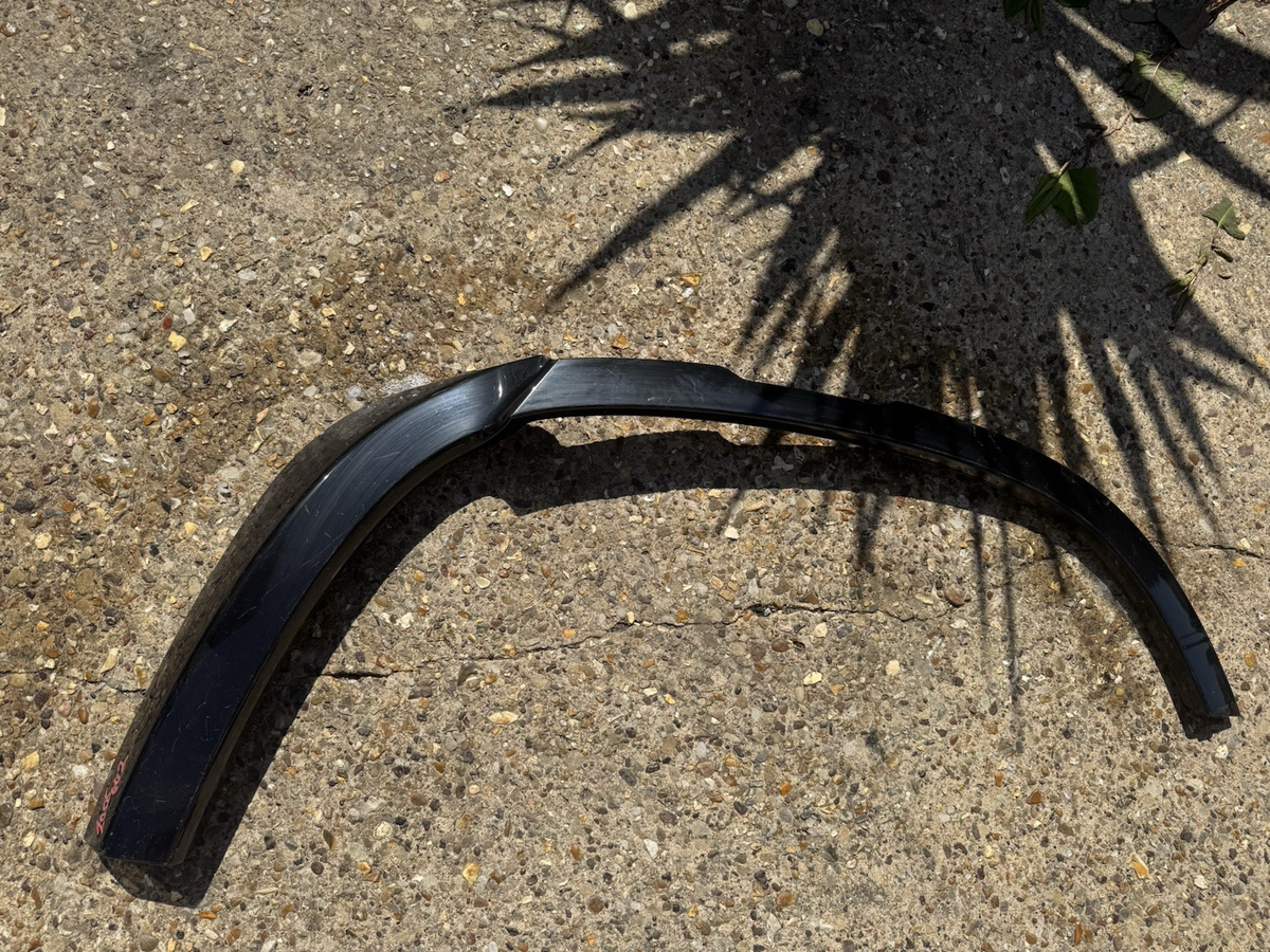 GENUINE LAND ROVER DEFENDER L663 REAR LEFT WHEEL ARCH TRIM L8B2-290E23-BB