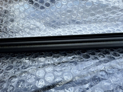 ยางรีดน้ำกระจกประตูหน้าฝั่งซ้าย (LH) แท้ Land Rover Discovery Sport LR058548