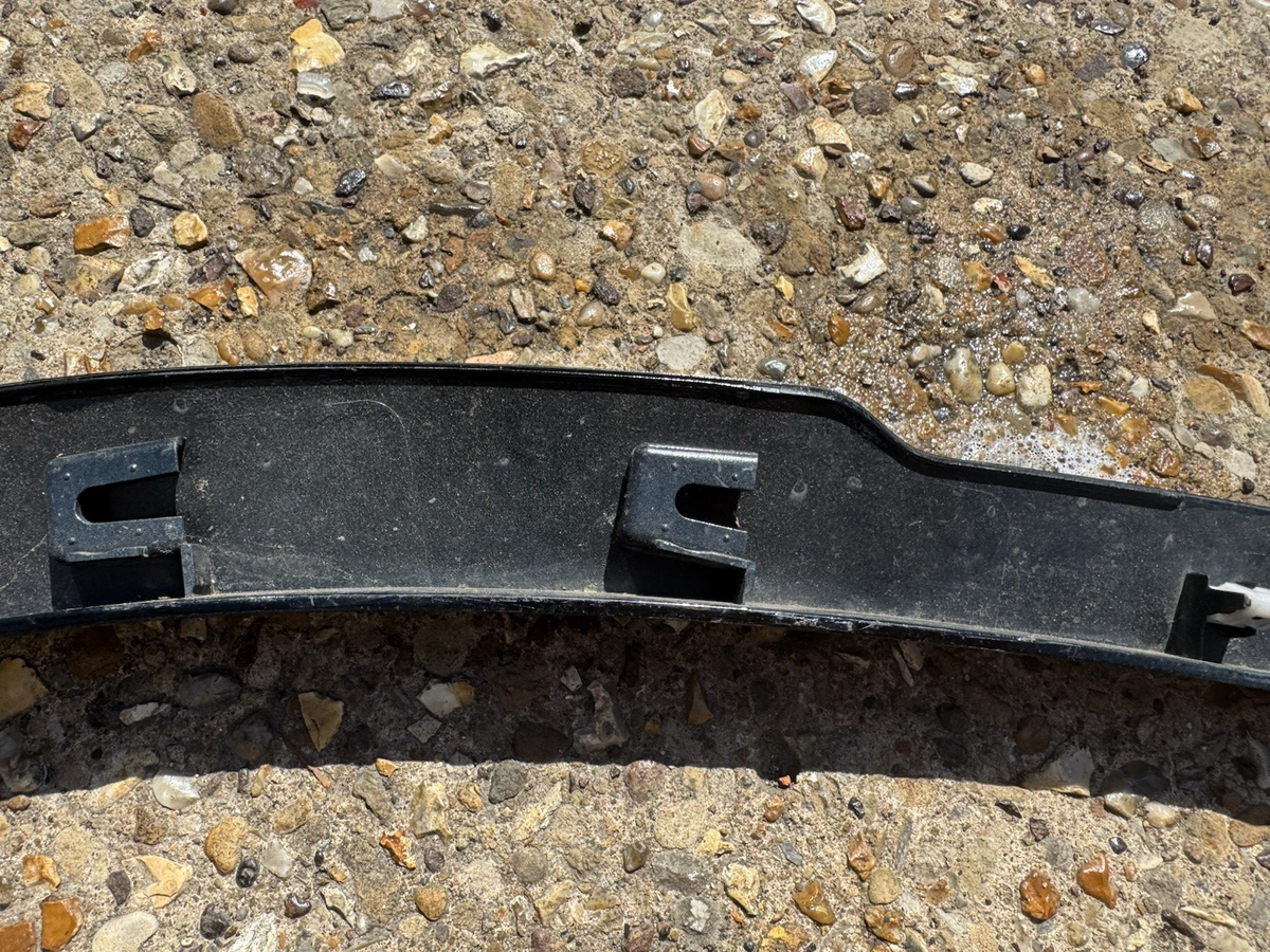 GENUINE LAND ROVER DEFENDER L663 REAR LEFT WHEEL ARCH TRIM L8B2-290E23-BB