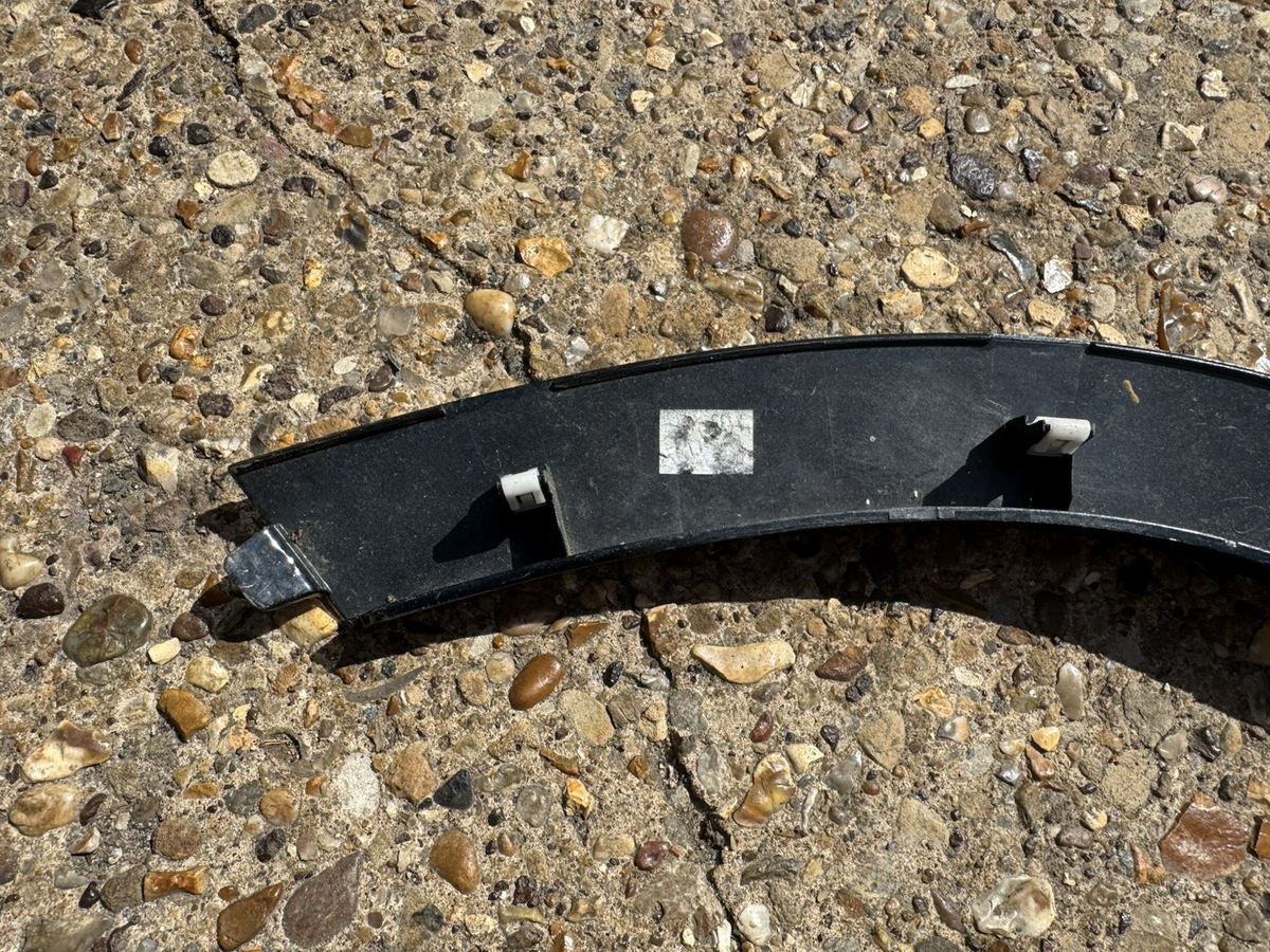 GENUINE LAND ROVER DEFENDER L663 REAR LEFT WHEEL ARCH TRIM L8B2-290E23-BB
