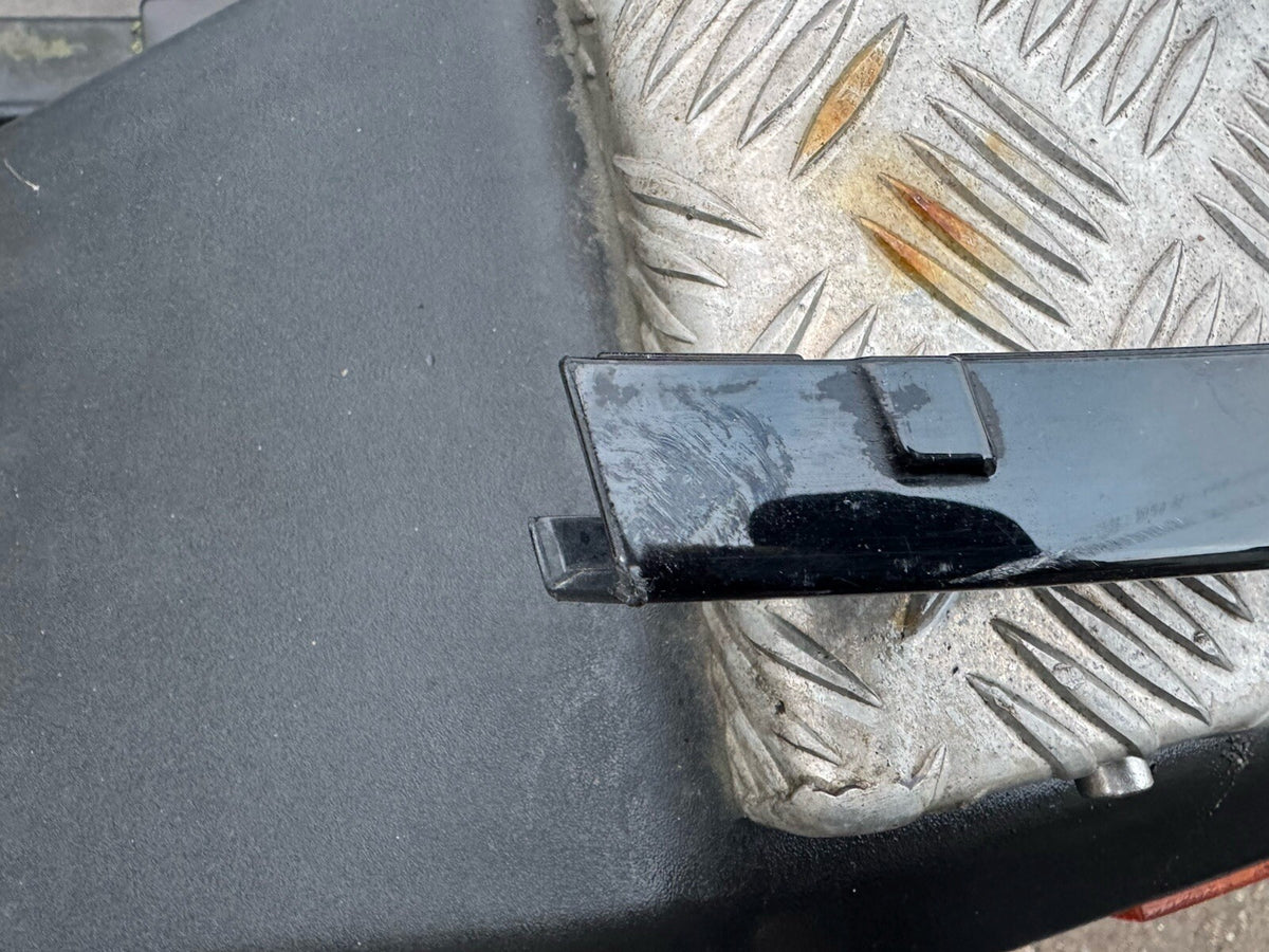 RANGE ROVER EVOQUE BUMPER TRIM PANEL STRIP REAR K8D217775AB L551 2019-2024