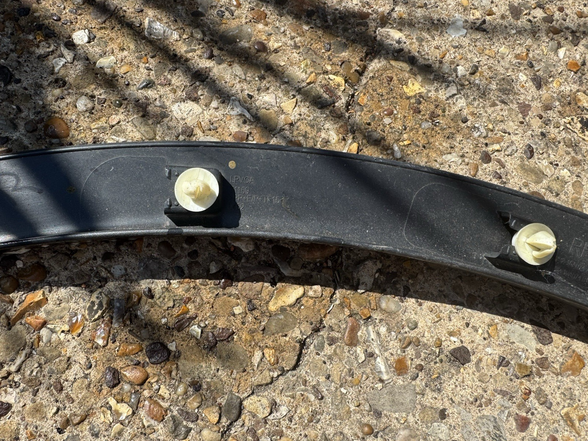 2017 LAND ROVER DISCOVERY L462 WHEEL ARCH TRIM MOULDING FRONT RIGHT HY3216A074AE