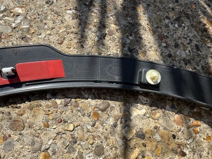 2017 LAND ROVER DISCOVERY L462 WHEEL ARCH TRIM MOULDING FRONT RIGHT HY3216A074AE