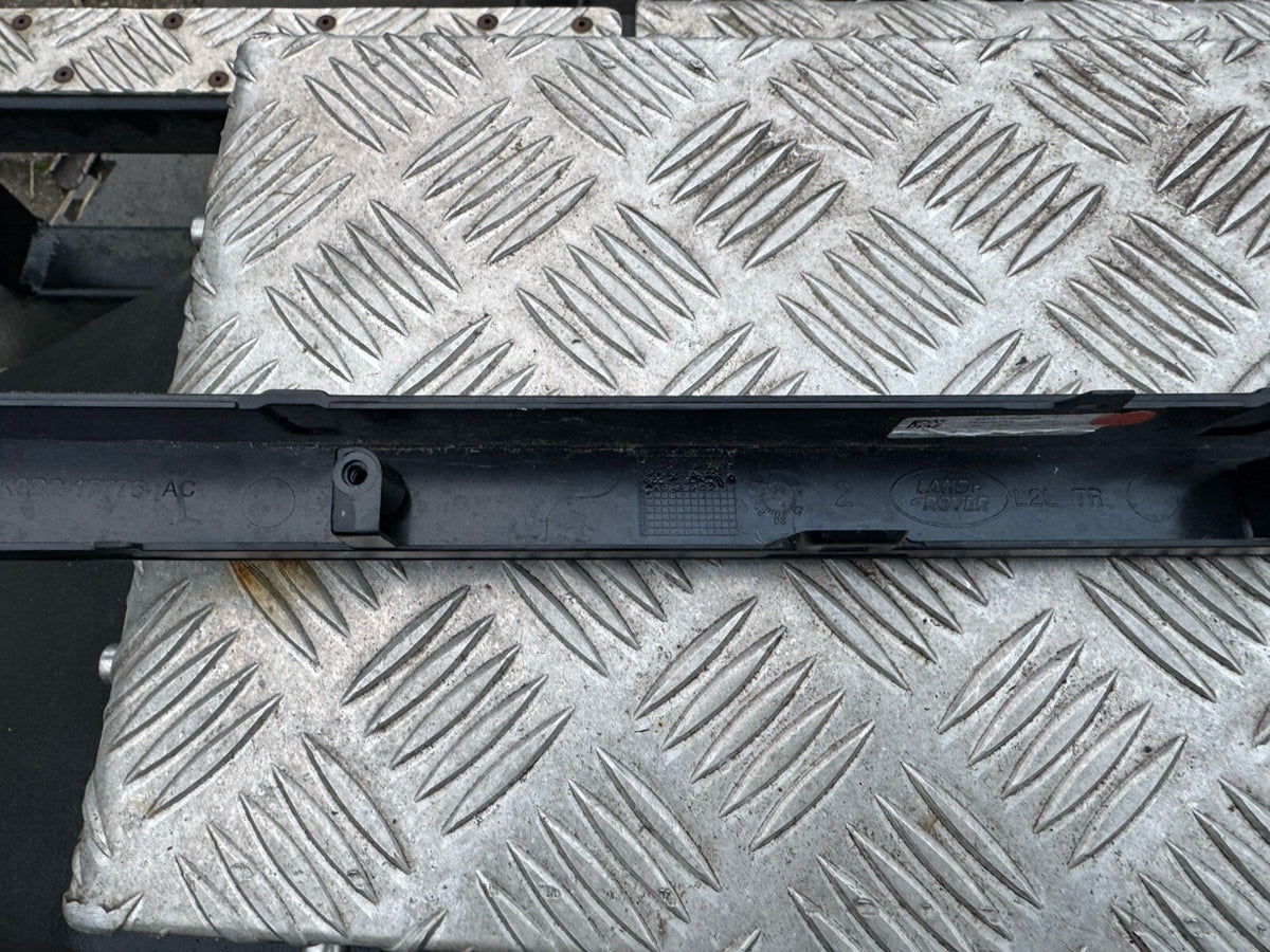 RANGE ROVER EVOQUE BUMPER TRIM PANEL STRIP REAR K8D217775AB L551 2019-2024