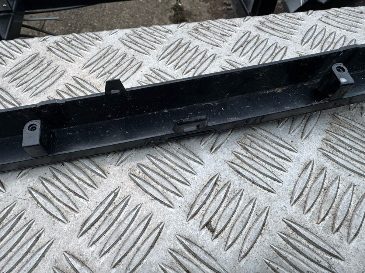 RANGE ROVER EVOQUE BUMPER TRIM PANEL STRIP REAR K8D217775AB L551 2019-2024