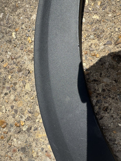 2018 PEUGEOT 3008 REAR LEFT SIDE WHEEL ARCH TRIM 9825289077 SCRATCHED