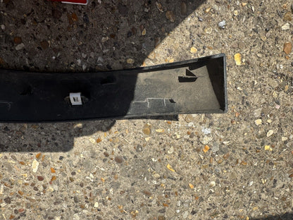 2018 PEUGEOT 3008 REAR LEFT SIDE WHEEL ARCH TRIM 9825289077 SCRATCHED