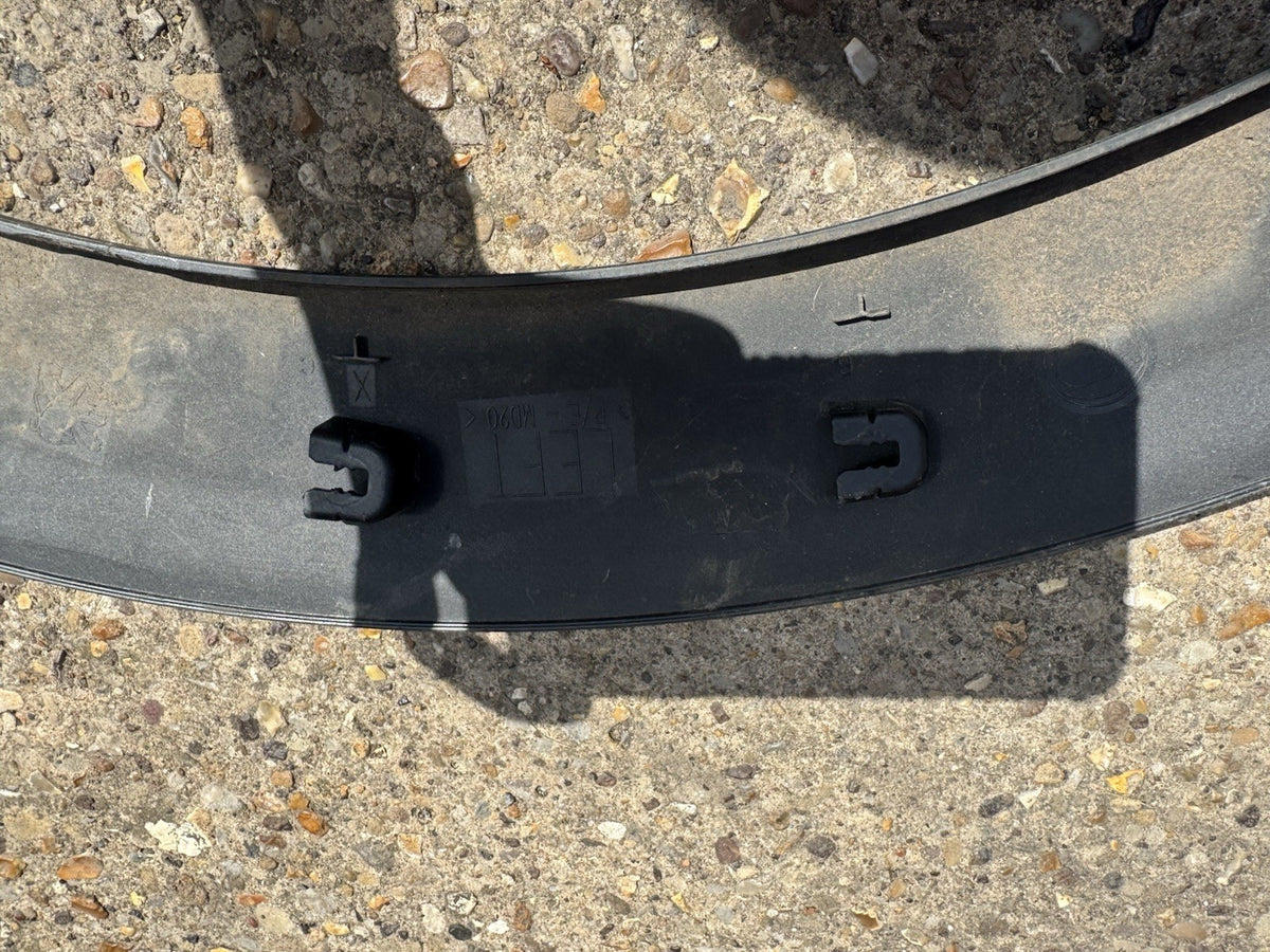 2018 PEUGEOT 3008 REAR LEFT SIDE WHEEL ARCH TRIM 9825289077 SCRATCHED