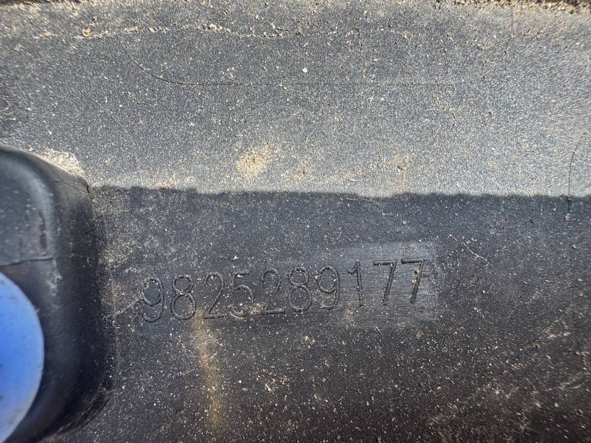 2018 PEUGEOT 3008 REAR LEFT SIDE WHEEL ARCH TRIM 9825289077 SCRATCHED