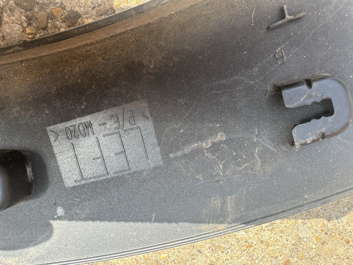 2018 PEUGEOT 3008 REAR LEFT SIDE WHEEL ARCH TRIM 9825289077 SCRATCHED