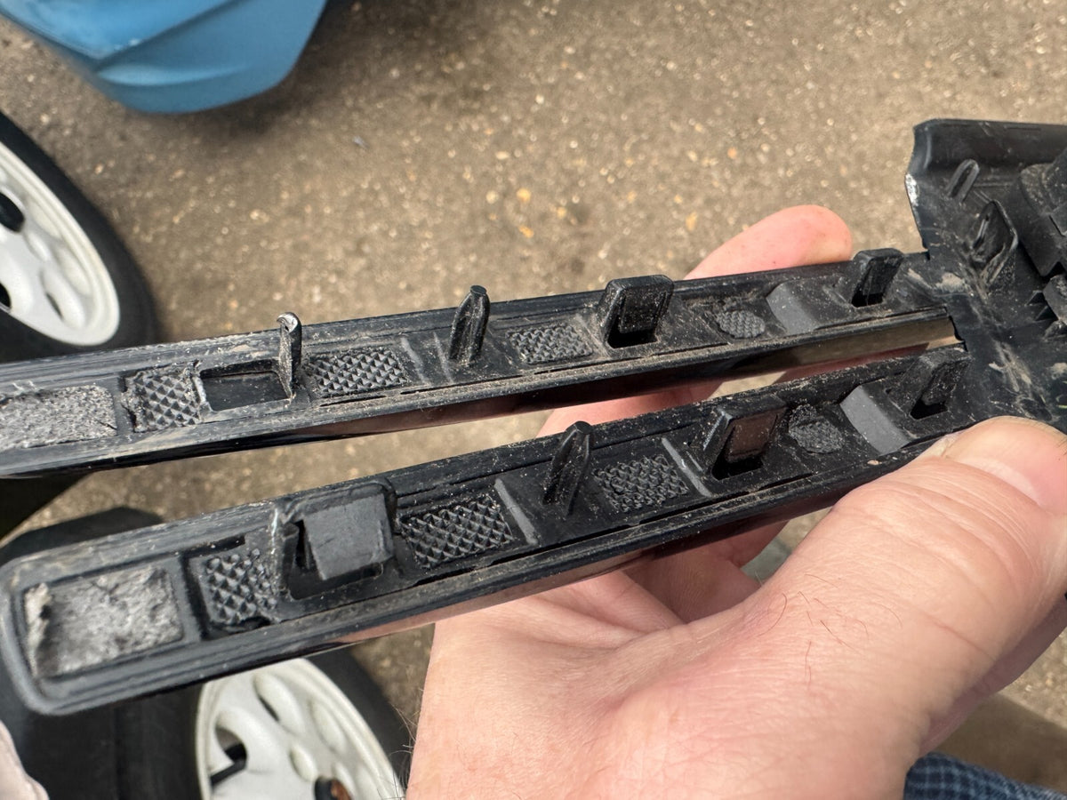 RANGE ROVER SPORT 13-17 TRIM GRILL WING KIRI ORIGINAL DK62280B11AC