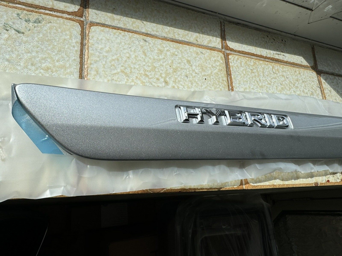 Molding Pintu Lexus hybrid 7507548020 7574148040 a1