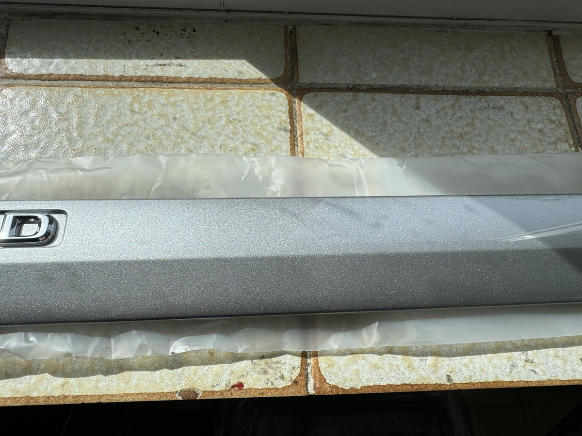 Molding Pintu Lexus hybrid 7507548020 7574148040 a1