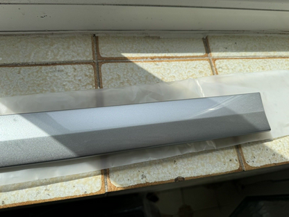 Molding Pintu Lexus hybrid 7507548020 7574148040 a1