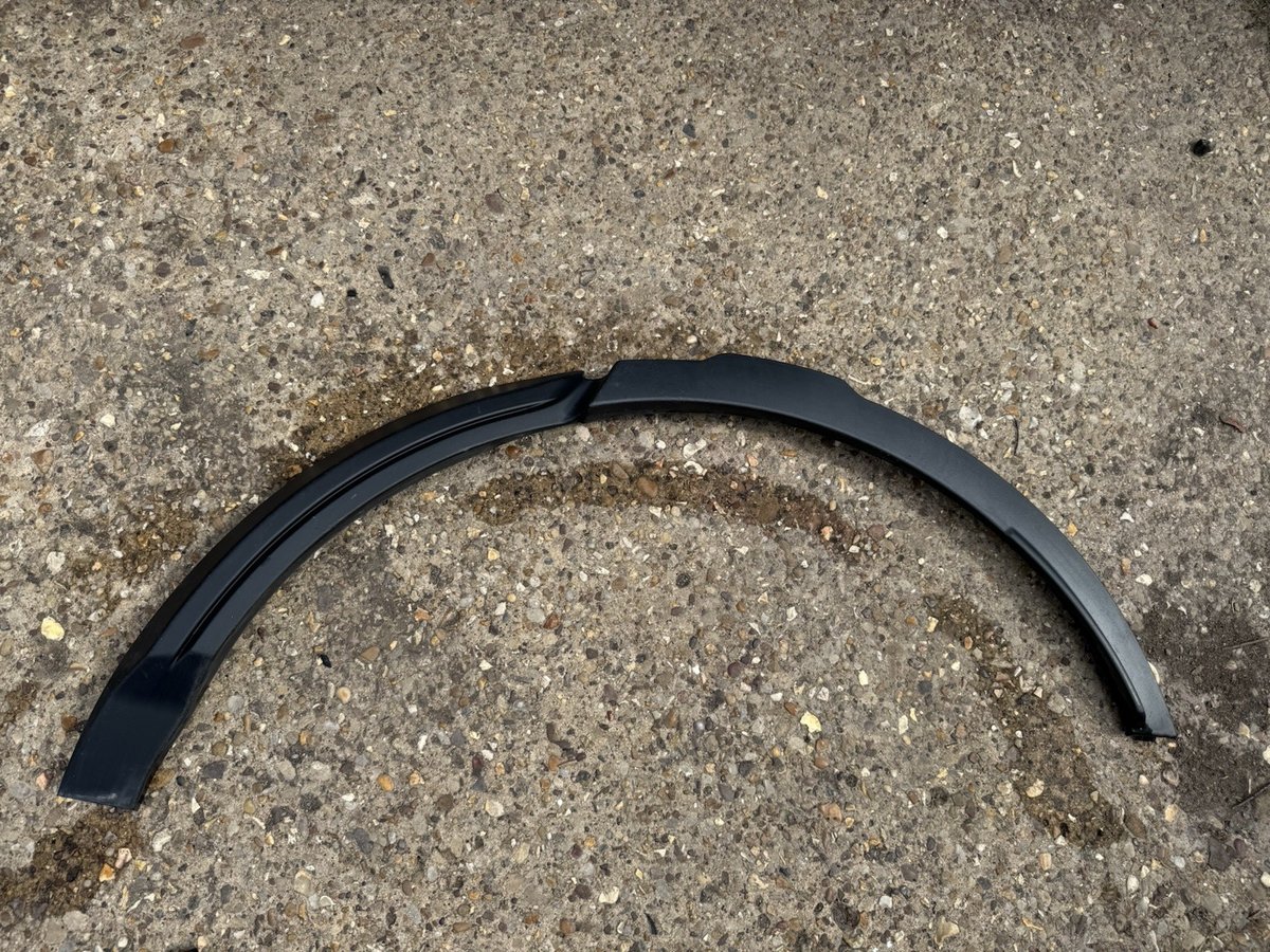 RANGE ROVER EVOQUE WHEEL ARCH TRIM REAR LEFT BJ32-290E23