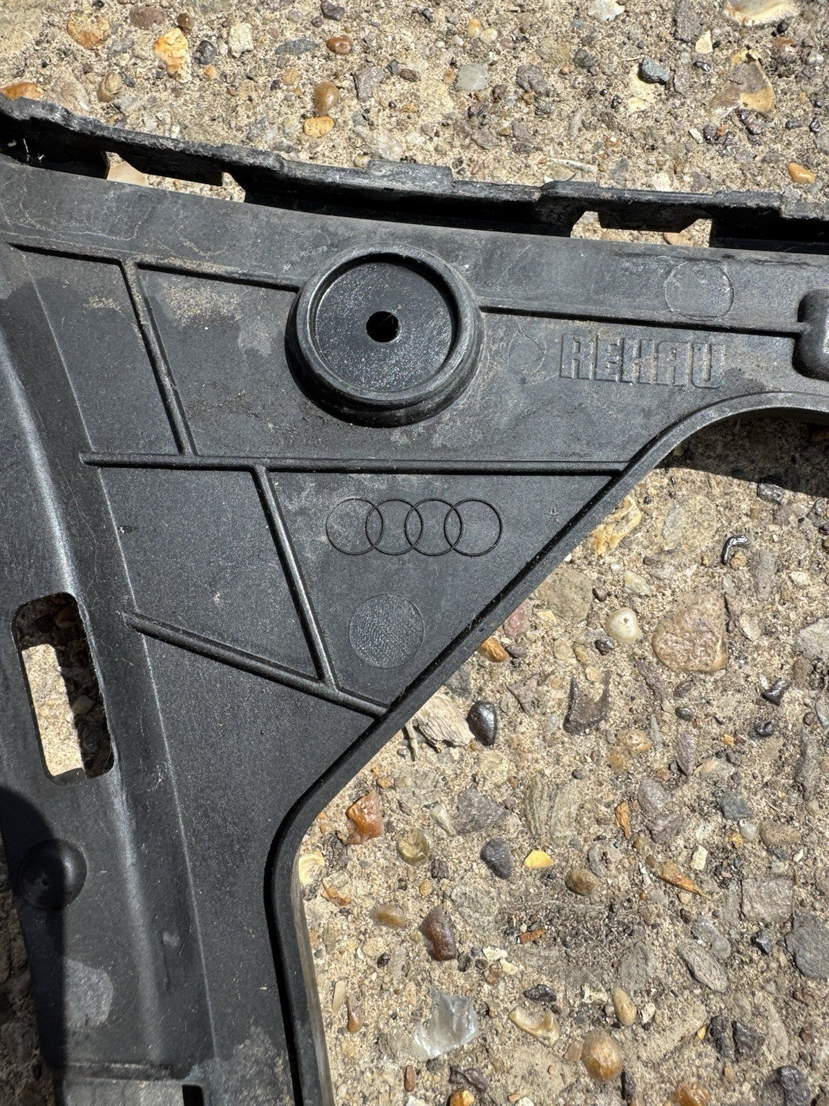 AUDI Q7 4M Rear Right Bumper Guide Section 4M0807454B