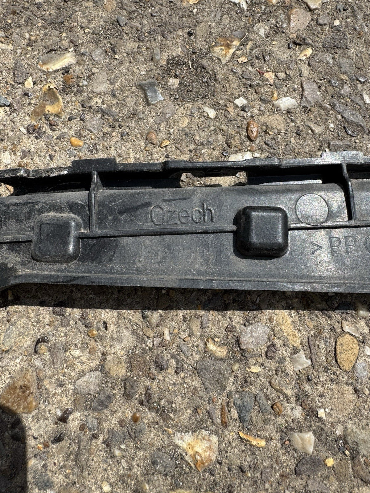 AUDI Q7 4M Rear Right Bumper Guide Section 4M0807454B