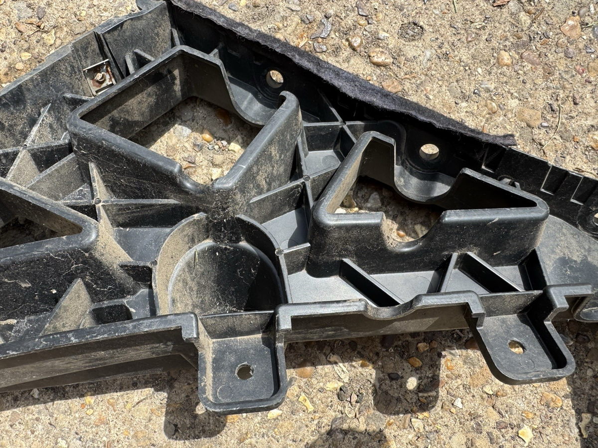 JAGUAR XE X760 REAR BUMPER MOUNT BRACKET LEFT PASSENGER SIDE 2015 GX73-17A882-AA