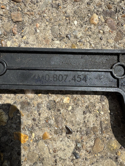 AUDI Q7 4M Rear Right Bumper Guide Section 4M0807454B